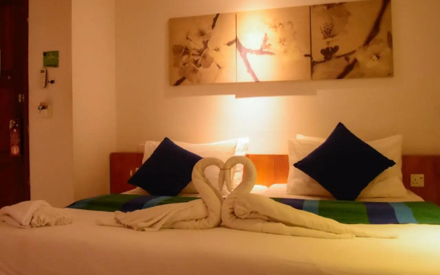 Отель Pine Lodge Maldives