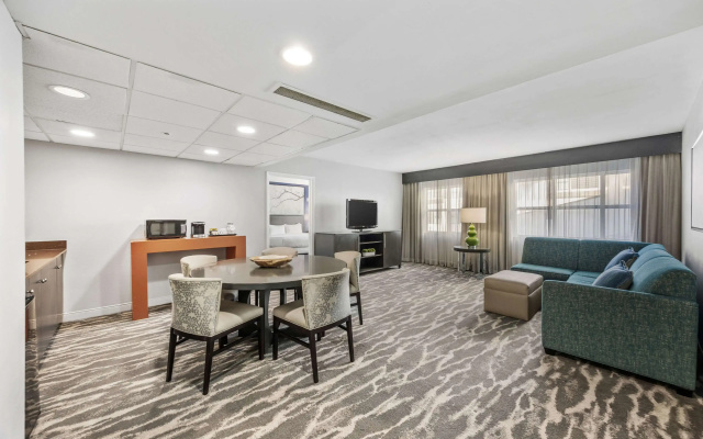 DoubleTree Suites by Hilton Hotel Huntsville South