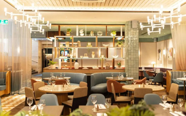 DoubleTree by Hilton London Victoria