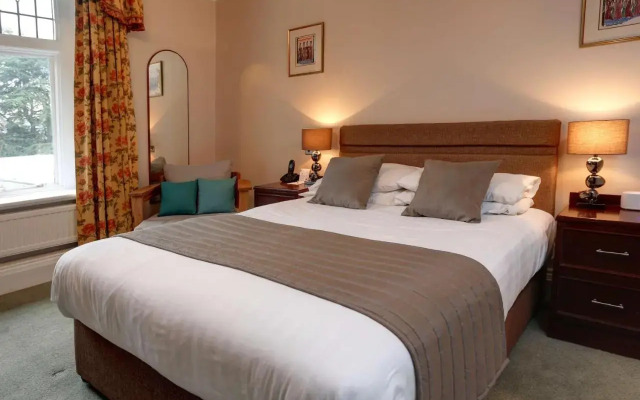Oaklands Hotel
