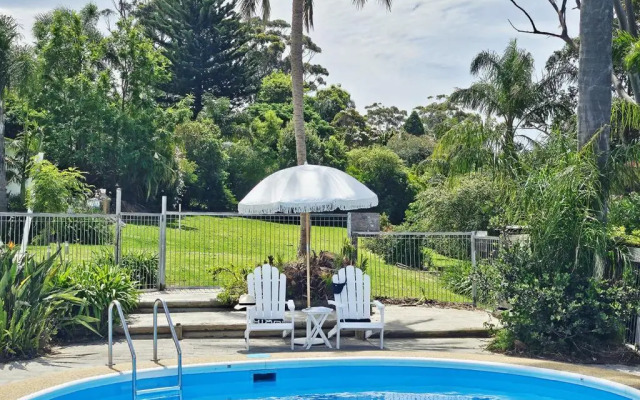 Mollymook Ocean View Motel - Welcoming Guests 18 Years and Older