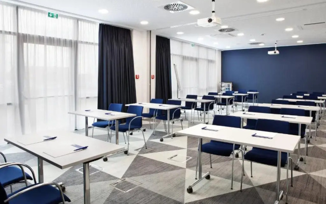 Holiday Inn Express Düsseldorf Airport by IHG
