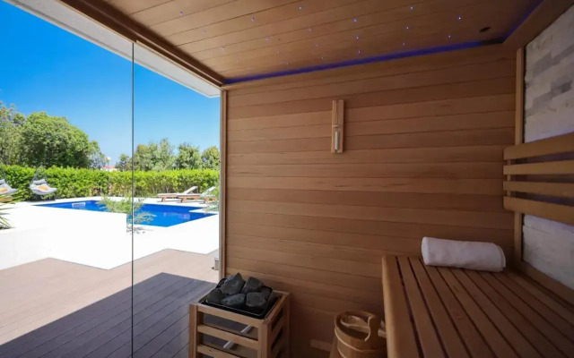 Villa Pino with Jacuzzi