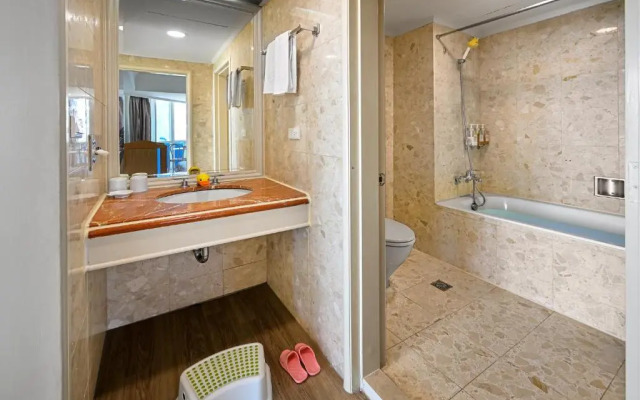 CT Green Bay Hot-Spring Hotel