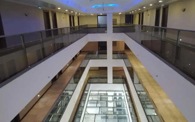 Kanyonvadi Hotel