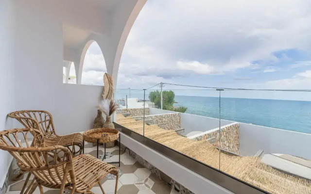 Delfini Beach Hotel