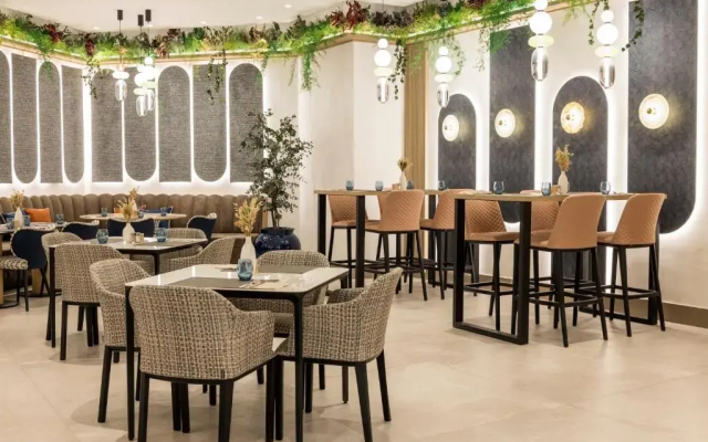 Отель Ilunion Les Corts Spa