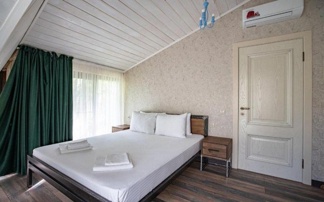 Green Wood Mini-Hotel