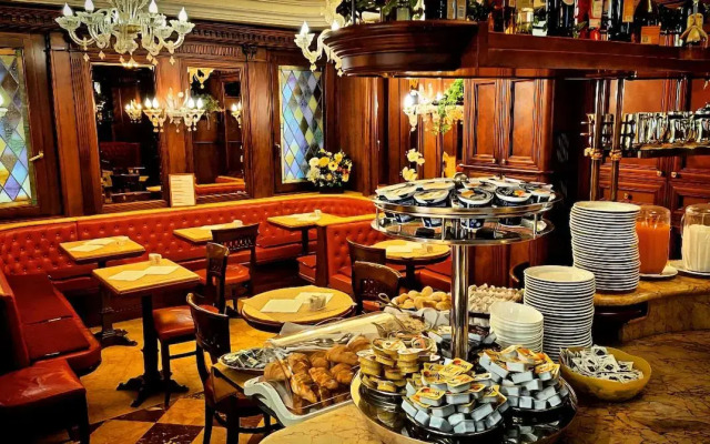 Lux Hotel