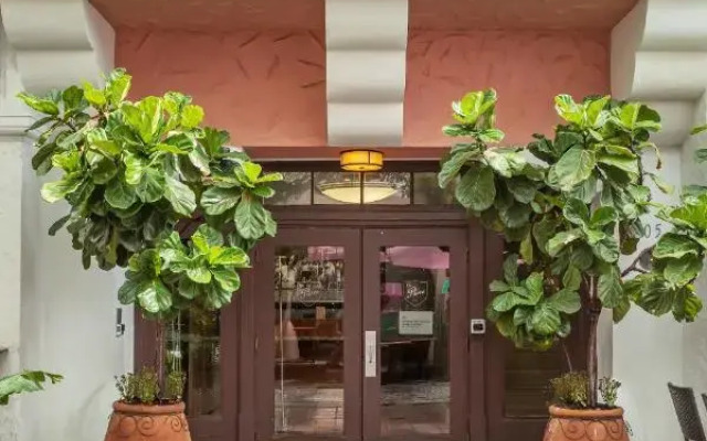 Kasa El Paseo Miami Beach