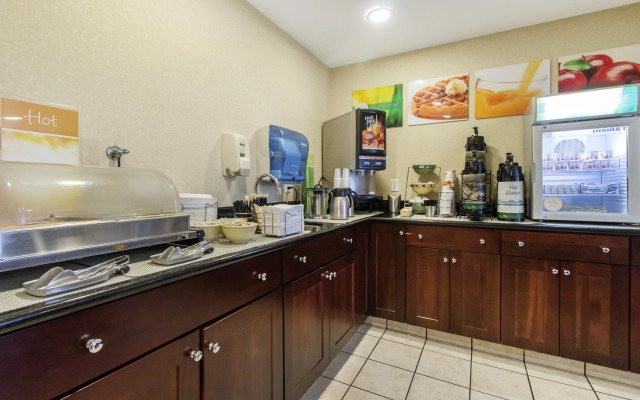 BaySide Inn & Suites Eureka