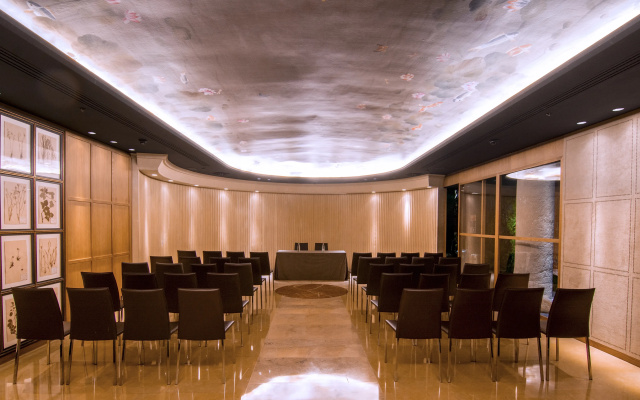 Claris  & Spa 5GL, a Small Luxury s of the World
