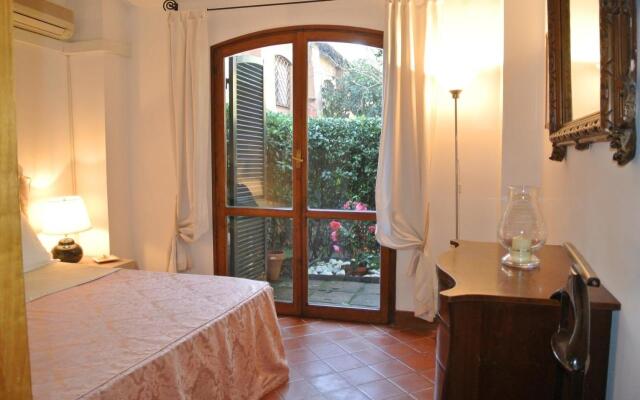 The Palatine Garden Apartment