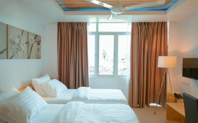 Отель Pine Lodge Maldives