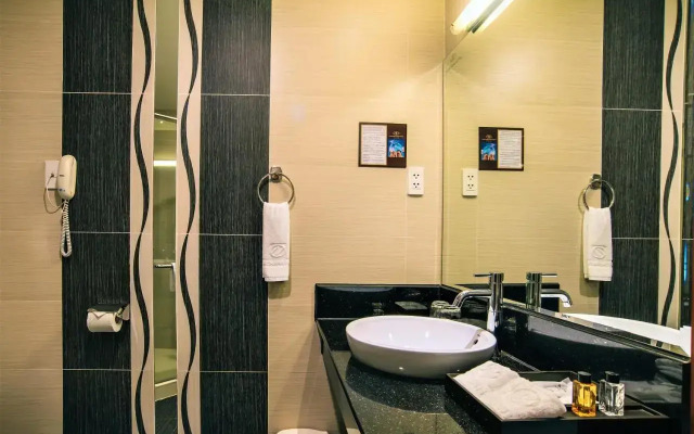 Kin Hotel Thi Sach