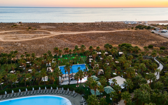 Wine & Books by the Sea