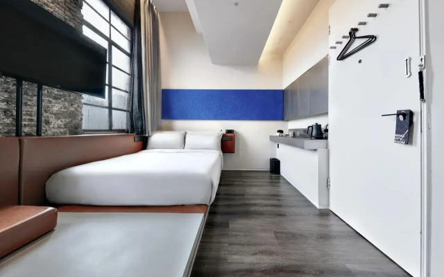 ZHotel The Somekh Building