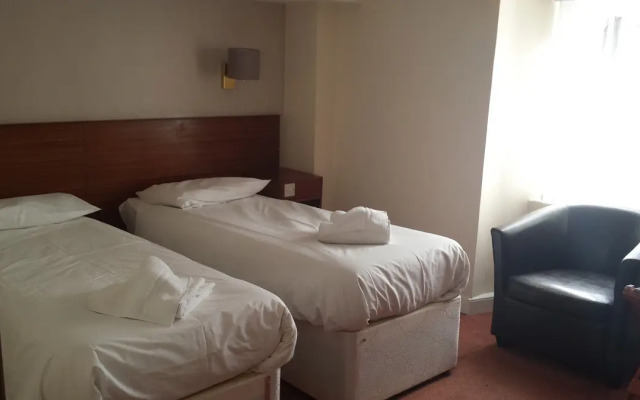 George and Abbotsford Hotel