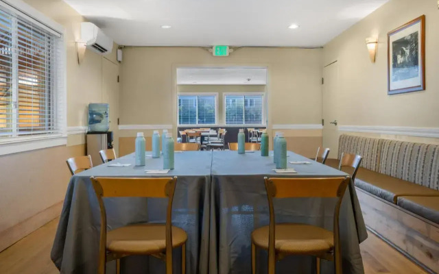 Marin Suites Hotel