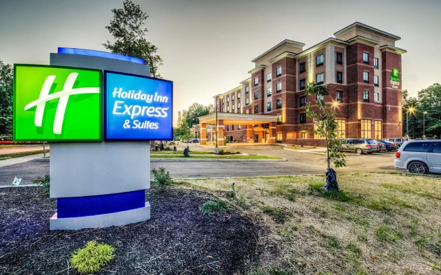 Holiday Inn Express & Suites Cleveland West - Westlake by IHG