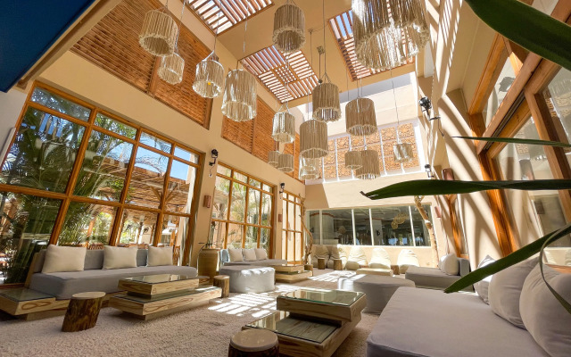 The Breakers Diving & Surfing Lodge
