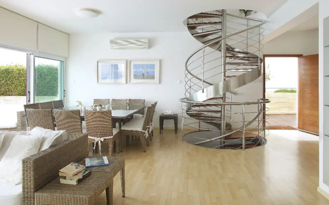5 Br Villa - Leonies' By The Sea - Chg 8913