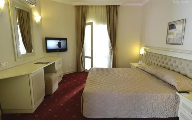 Отель Emelda Sun Club
