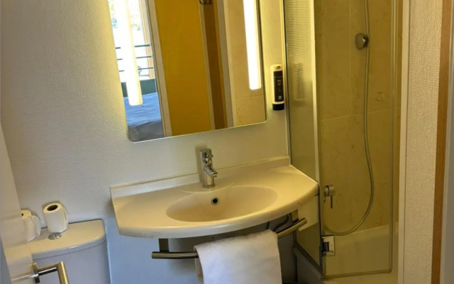 Отель Kyriad Eco 