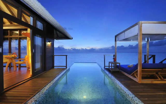 Coco Bodu Hithi Resort