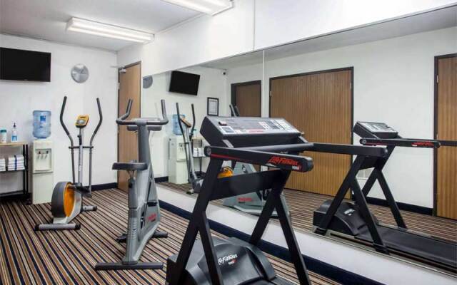 Hometown Inn & Suites