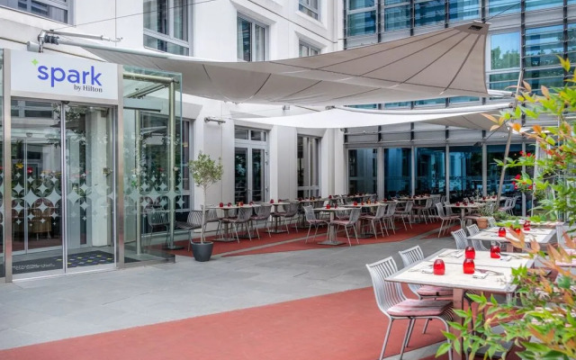 Spark by Hilton Lyon Ouest Hotel