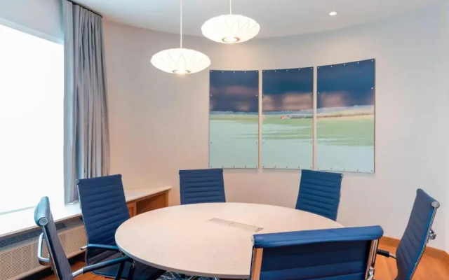 Fairfield Inn & Suites by Marriott Fair Oaks Farms