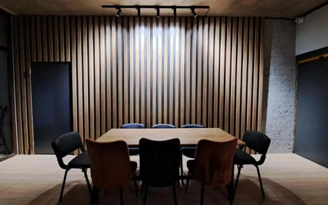 Karvi Hostel & Suites