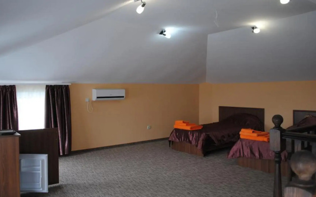 Triskele Hotel