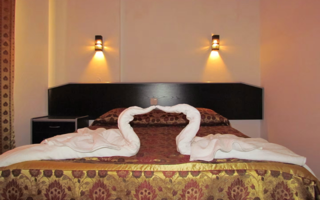 Gold Twins Beach Family