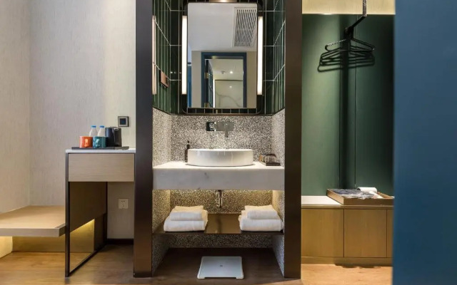 Jinglai Hotel (Shanghai Bund East Nanjing Road Pedestrian Street)