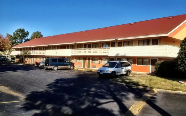 Americas Best Value Inn & Suites Little Rock at Scott Hamilton Dr