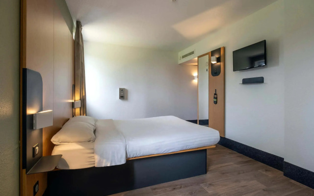 B&B HOTEL Niort Marais Poitevin Est