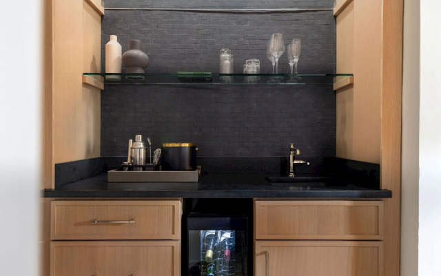 Garden District Hotel