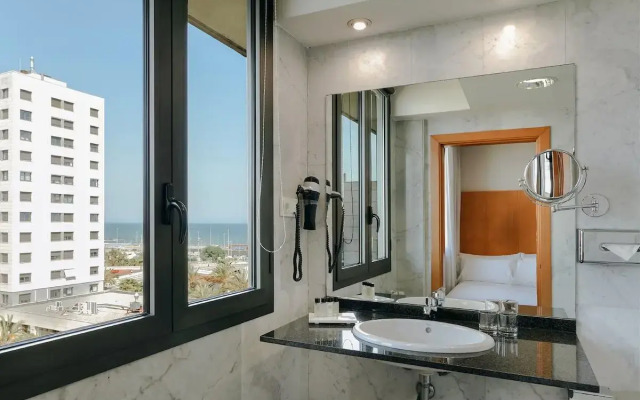 Catalonia Barcelona Beach Hotel 