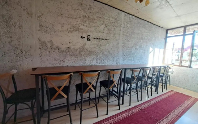Karvi Hostel & Suites