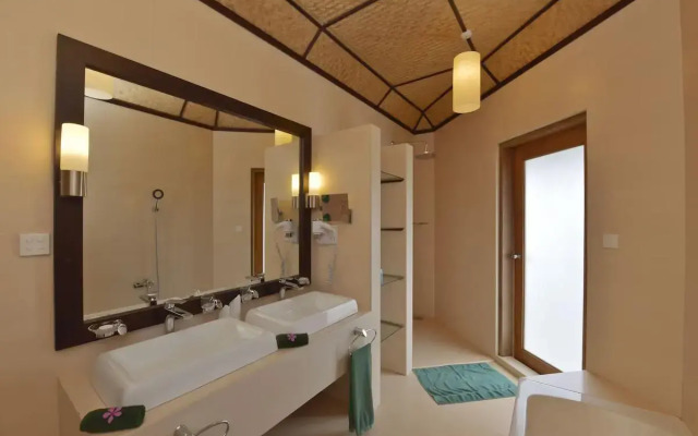 Angaga Island Resort & Spa