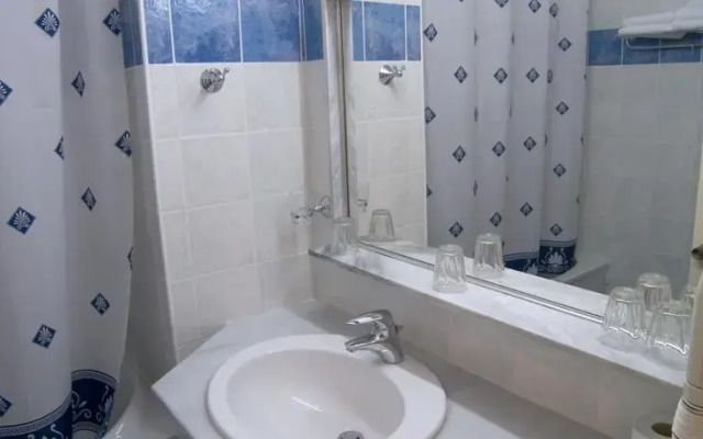 Alexandros Hotel