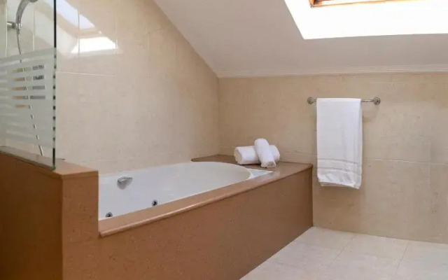 Hotel Sercotel Tres Luces