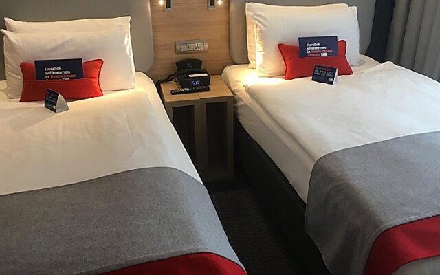 Holiday Inn Express Zurich Airport, an IHG Hotel