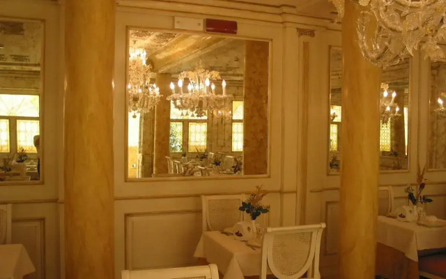Hotel Belle Epoque