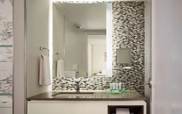 Waterstone Resort & Marina Boca Raton, Curio Collection by Hilton