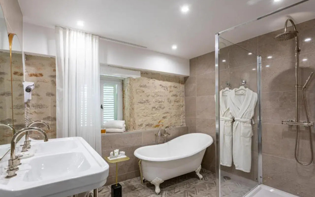 Castel de Tres Girard