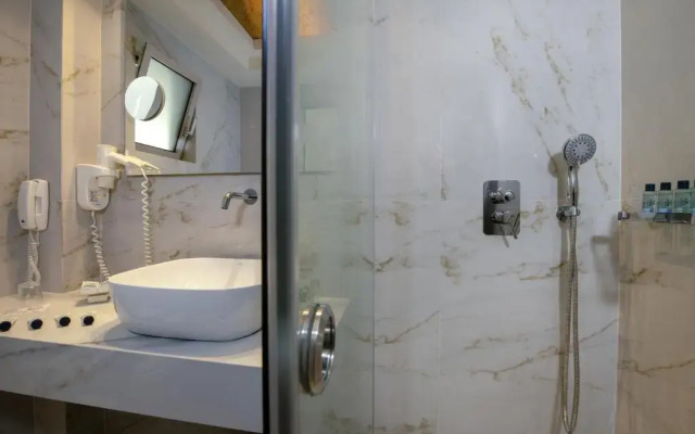 Vantaris Luxury Beach Resort