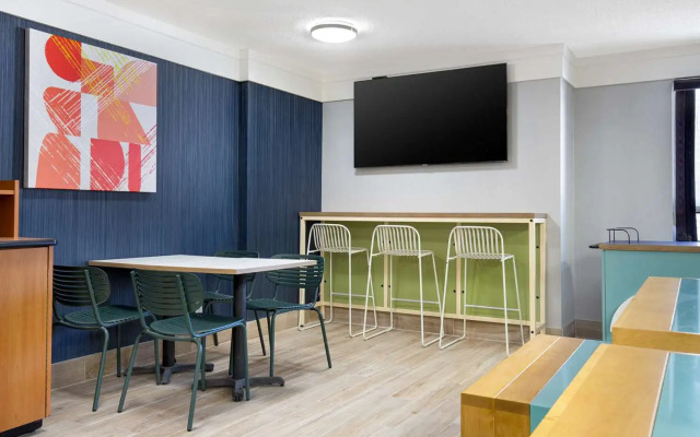 Spark by Hilton Brockville